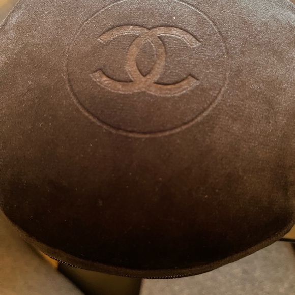 Neck rest and eye masks - Picture 2 of 3